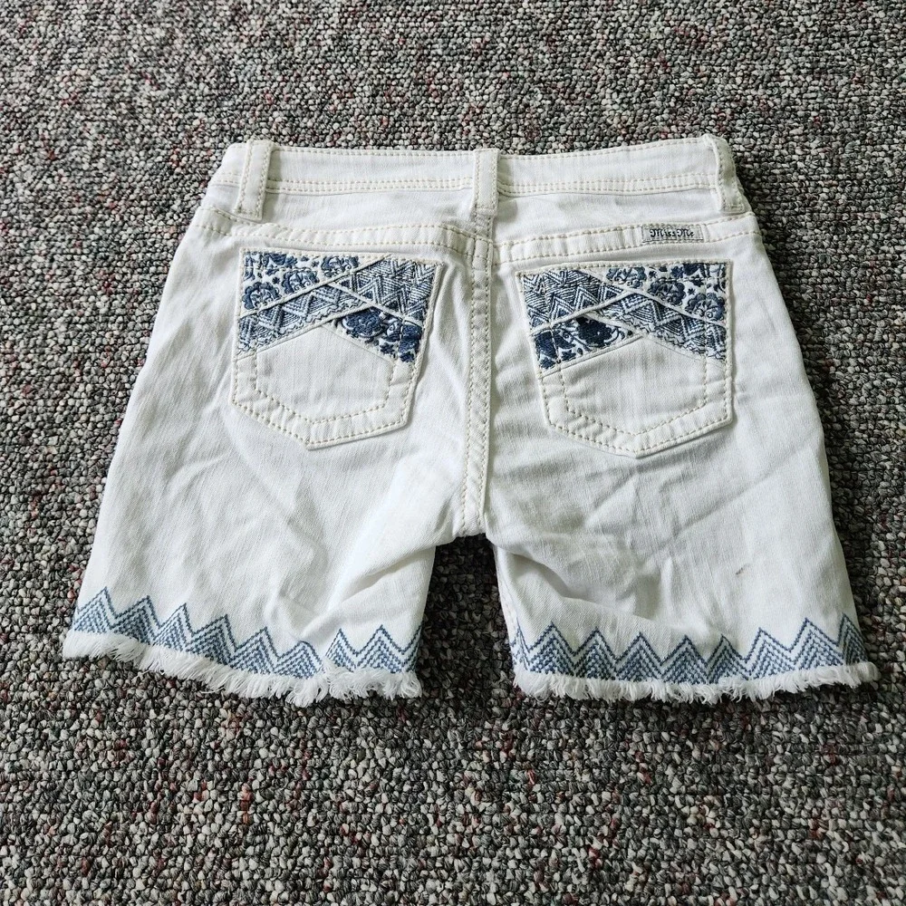 Miss Me White Shorts‎